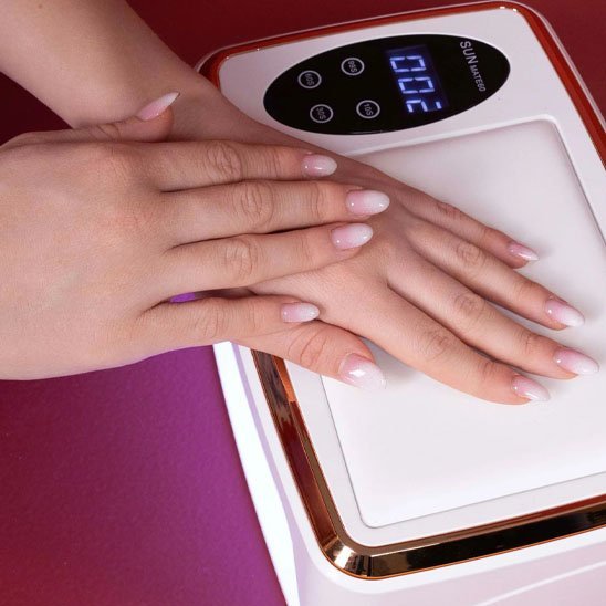 lampe uv ongles main